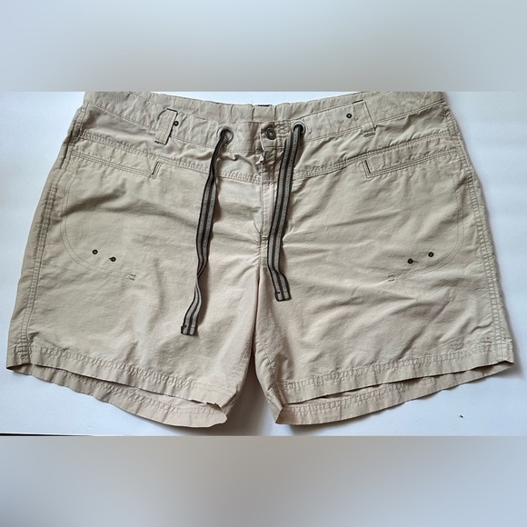 Columbia Women's Omni-Shade Khaki Shorts - XL - Picture 2 of 16